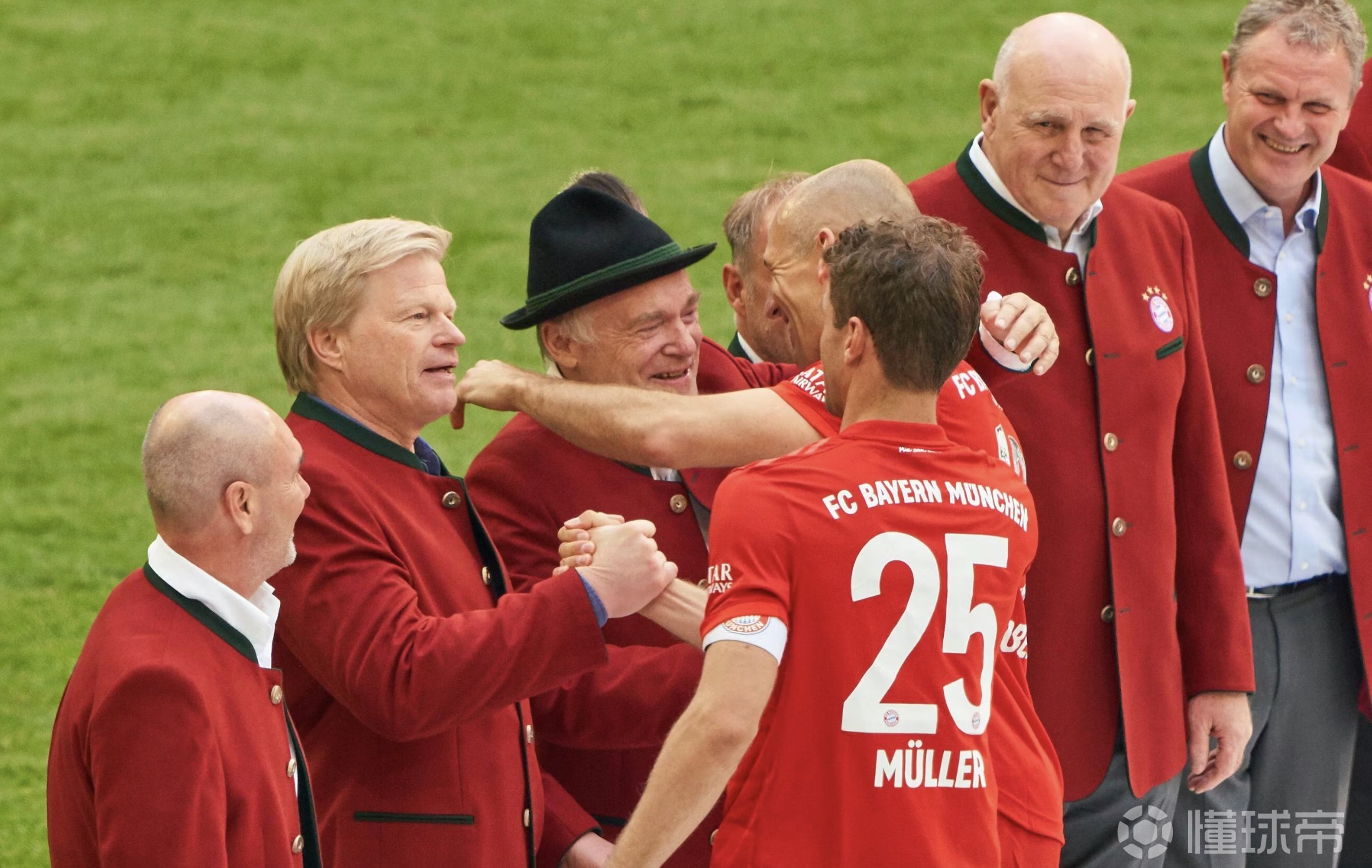  卡恩：退役后一次球没碰过；穆勒接班赫内斯？前球员适合当总监