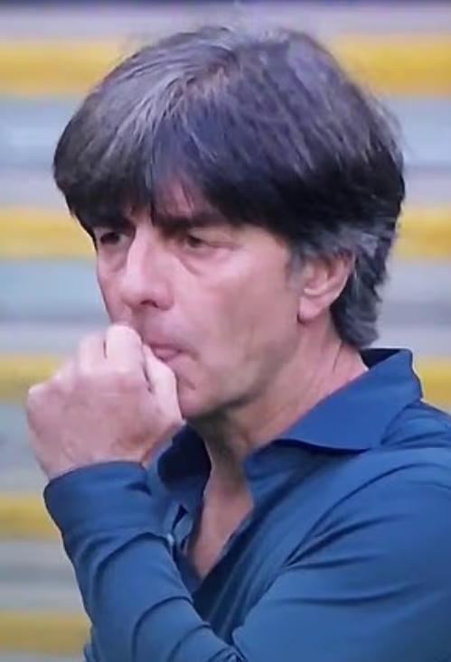  勒夫要复出了？加纳火线换帅！那个爱抠鼻屎世界冠军教头要来了